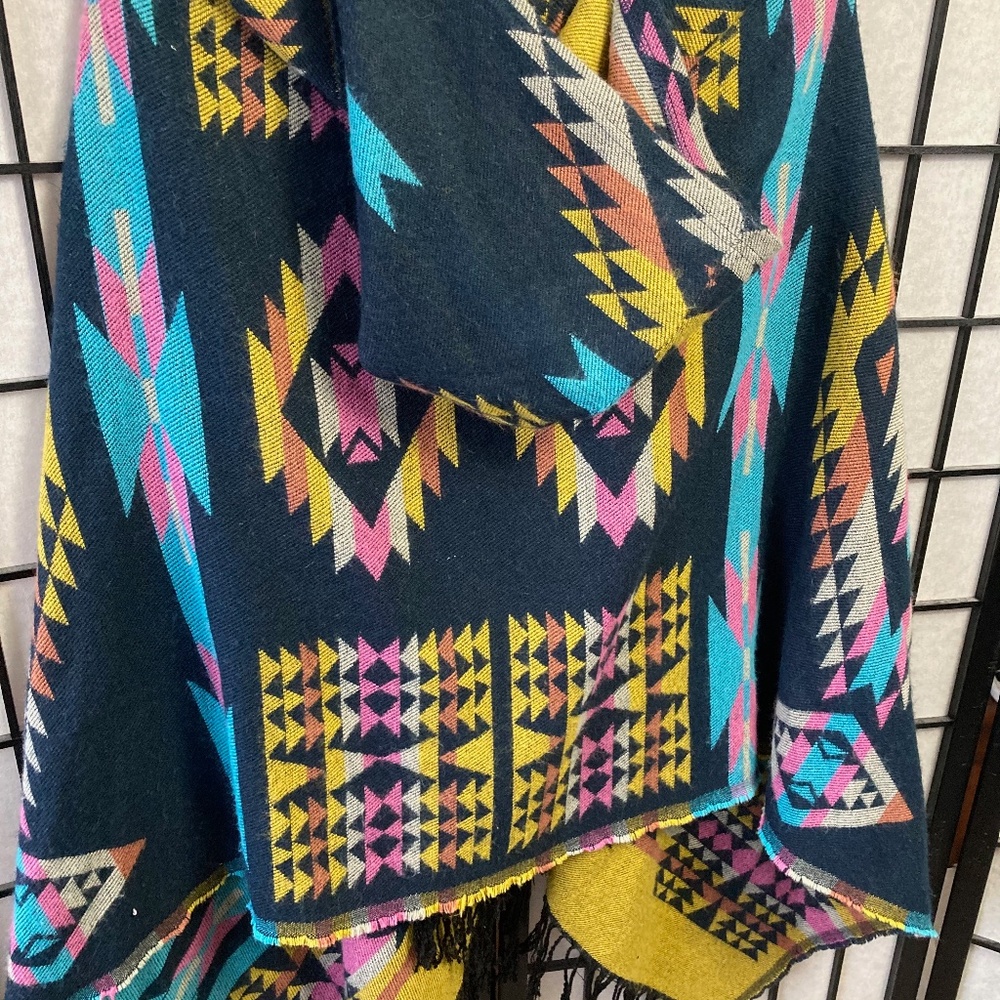 Beautiful Hooded Native Print Poncho - Picture 8 of 15